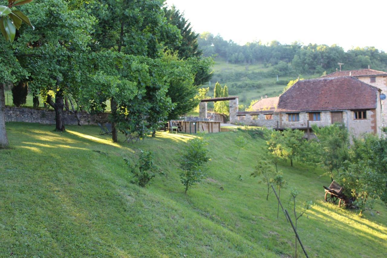 A La Croisee Des Vallees Bed & Breakfast Figeac Exterior photo